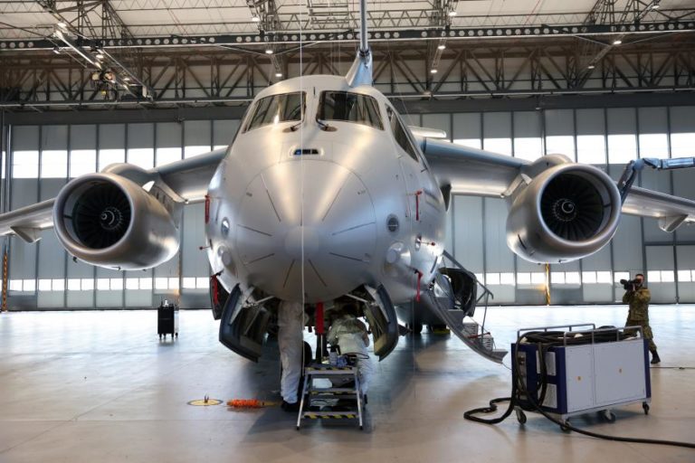 Governo anuncia entrega de sexto avião da Embraer e venda de 10 para a NATO