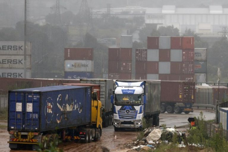 Exportações lusófonas para a China caem mais de um quarto até abril