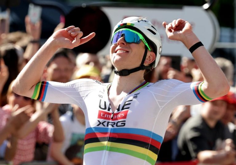 Ciclista Tadej Pogacar ataca para a vitória e a liderança do Critério do Dauphiné