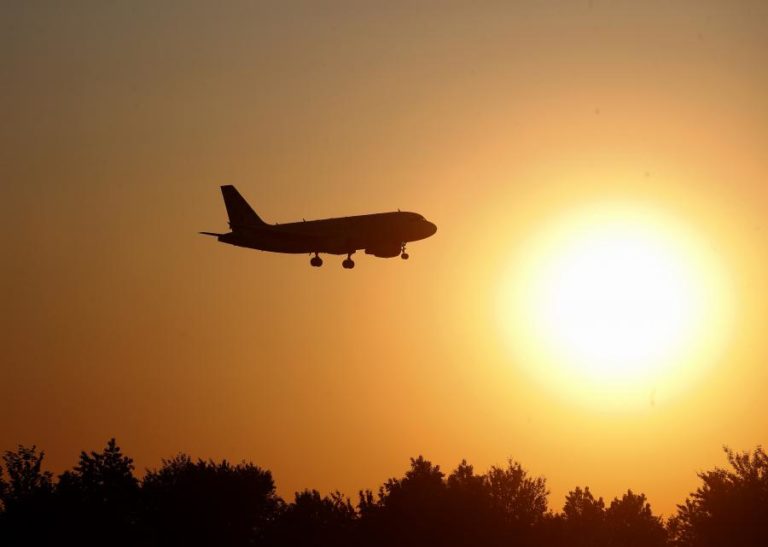 Conflito entre Israel e Irão complica ligações aéreas já afetadas por exclusão da Rússia