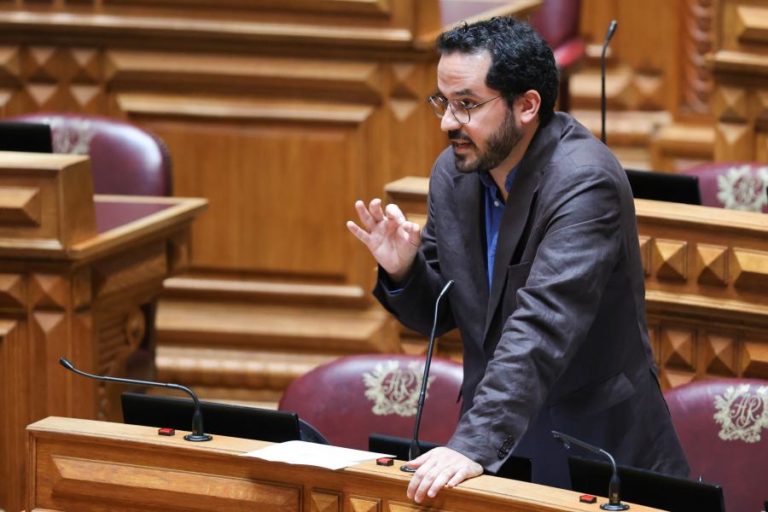 Livre considera que executivo “é mais do mesmo mas em pior”