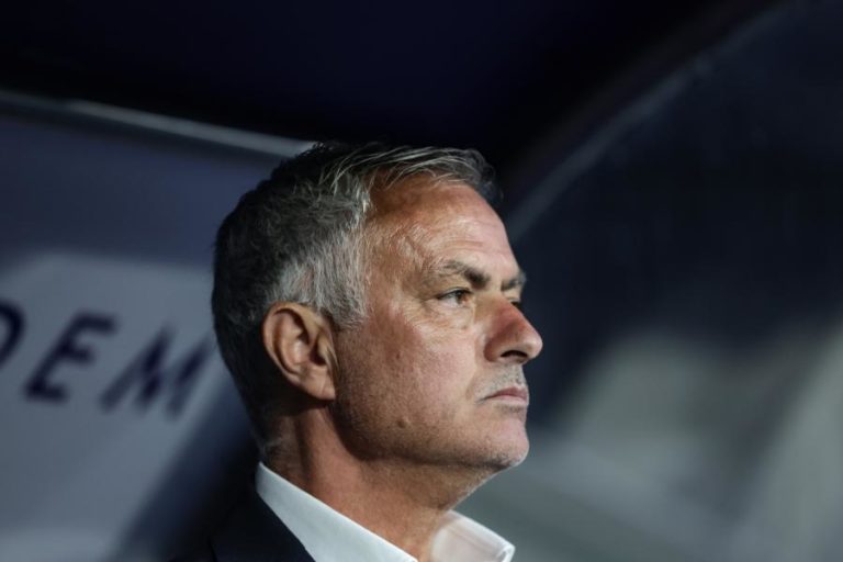 Fenerbahçe de Mourinho vai estagiar em Portugal e defrontar o Benfica