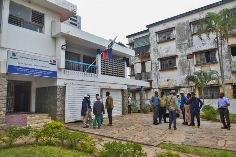 Ex-guerrilheiros da moçambicana Renamo reabrem sedes e esperam 20 dias pela direção