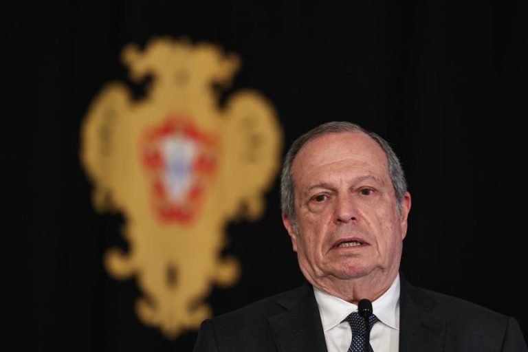 César acusa Montenegro de incluir no programa de Governo medidas para seduzir IL e Chega