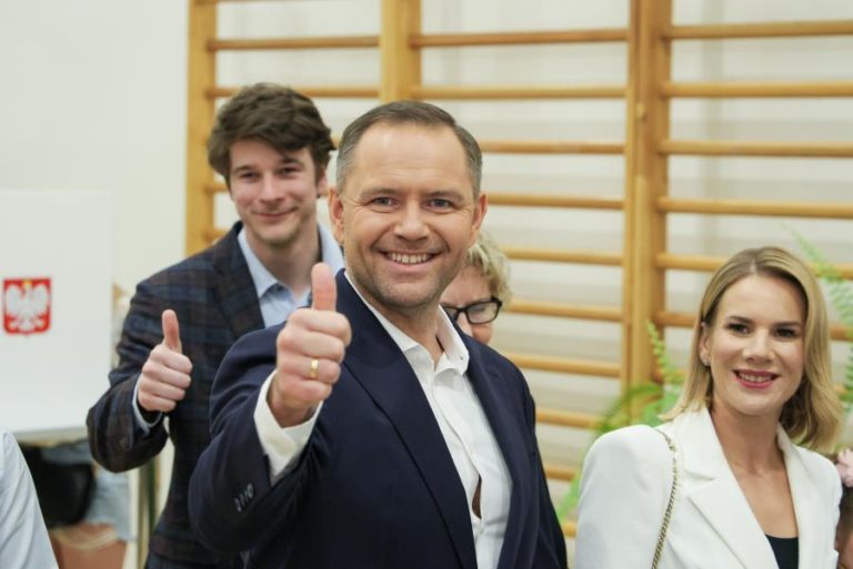 Convervador Karol Nawrocki vence presidenciais na Polónia