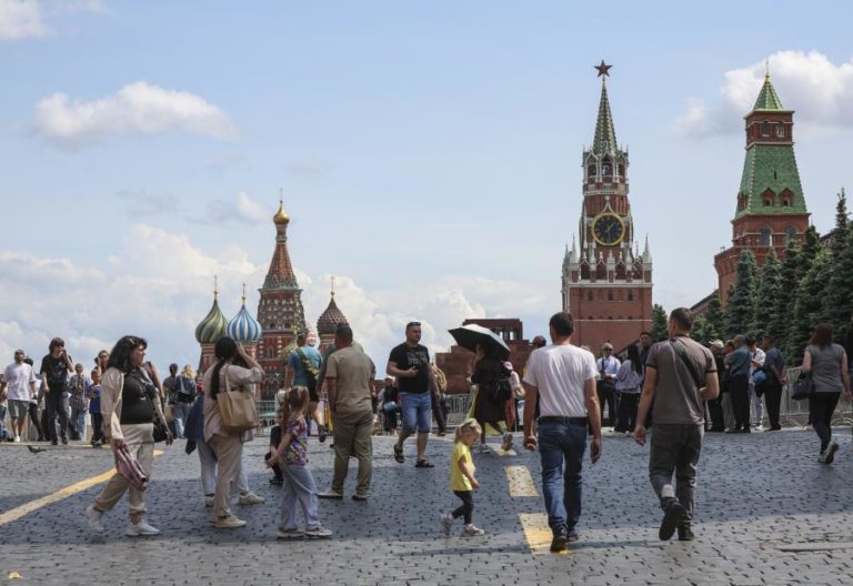 Ministro da Economia russo admite que país está a beira de uma recessão