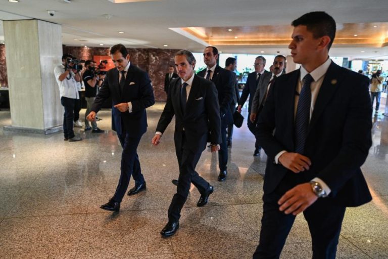 Regresso às instalações nucleares iranianas bombardeadas é principal prioridade