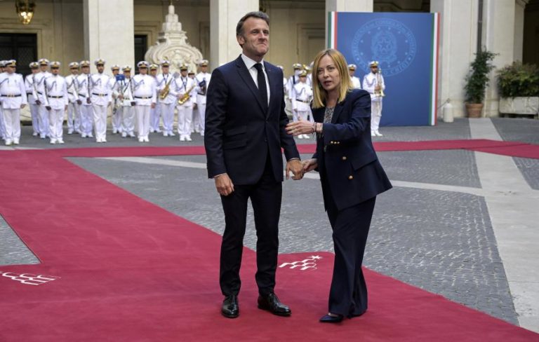 Meloni e Macron dizem querer trabalhar em conjunto por Europa mais soberana e forte
