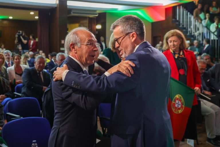 Marques Mendes considera “absolutamente inadmissível” ataque a ator do teatro “A Barraca”