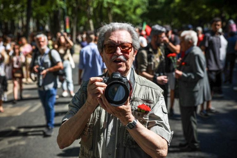 Morreu Eduardo Gageiro, fotojornalista da realidade do país e do 25 de Abril, aos 90 anos