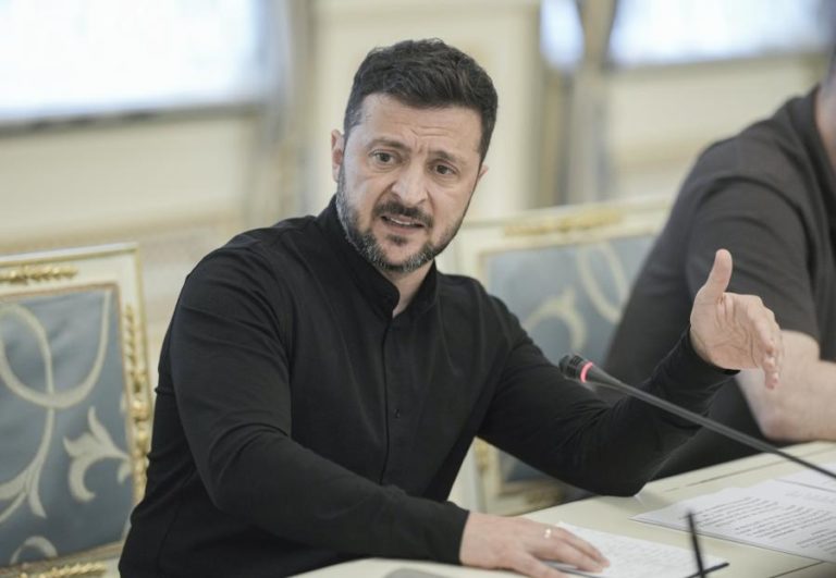 Kiev e Moscovo vão trocar 500 prisioneiros de cada lado no fim de semana