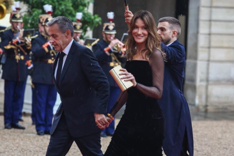 França retira a Legião de Honra a Sarkozy após condenação definitiva por corrupção
