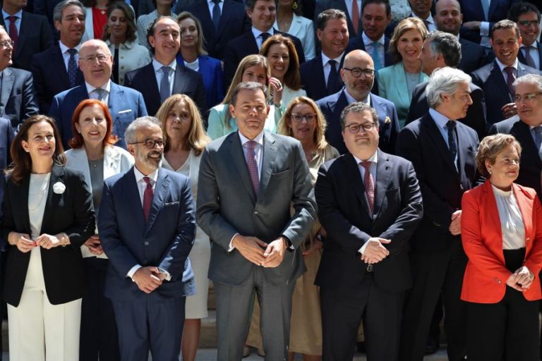 Governo diz ter integrado 80 medidas da oposição no seu programa