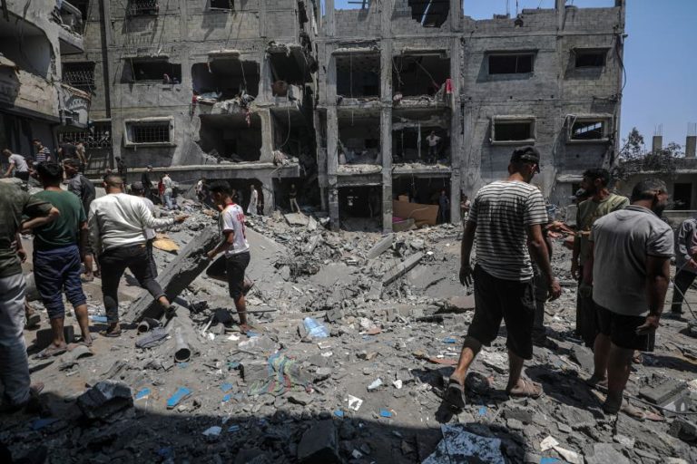 Ataques israelitas fazem quase 80 mortos na Faixa de Gaza