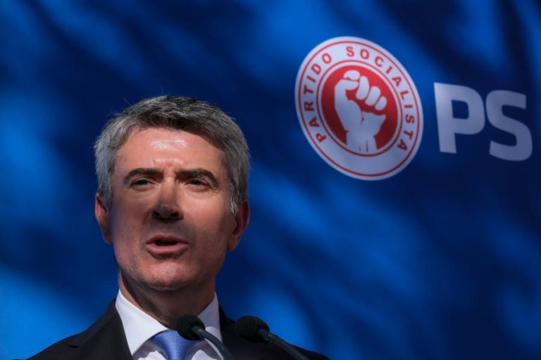 Carneiro diz que Governo tem de escolher com quem quer fazer diálogo
