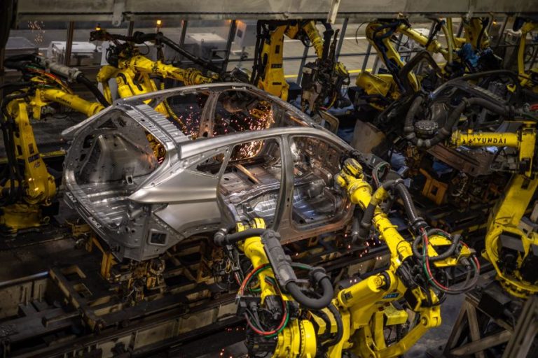 Produção de veículos na Europa vai diminuir 3,7% em 2025