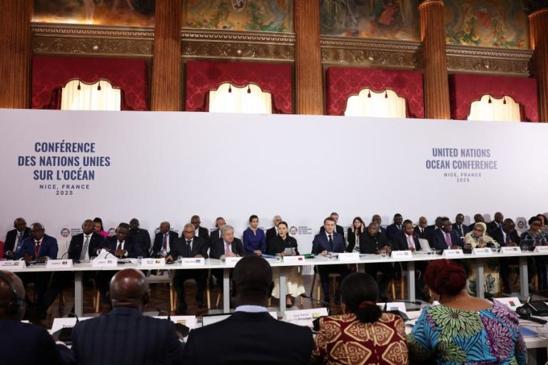 Mais de 90 países pedem tratado ambicioso para reduzir plásticos