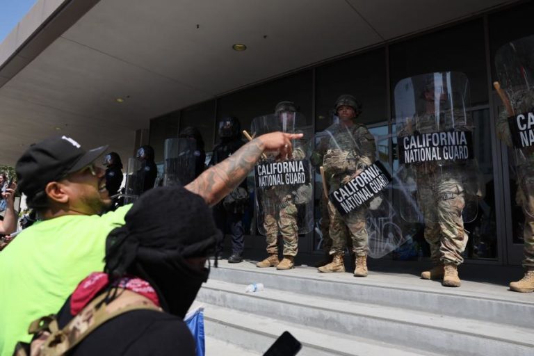 Califórnia interpõe ação judicial para impedir envio de militares para Los Angeles