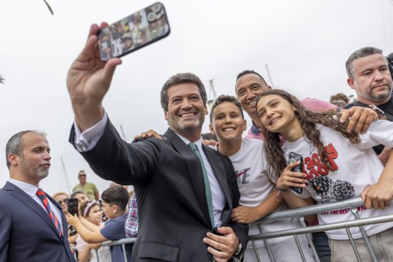 Ventura avisa que Chega derrubará Governo que devolva bens às antigas colónias