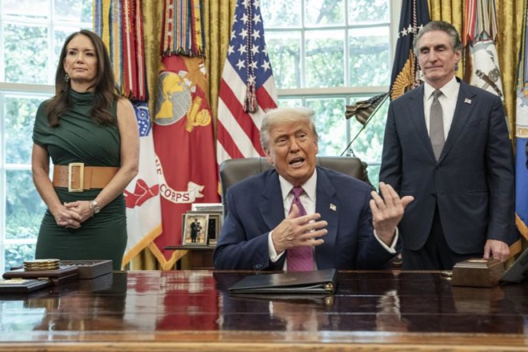 Trump anuncia taxas de 55% para a China no âmbito de novo acordo