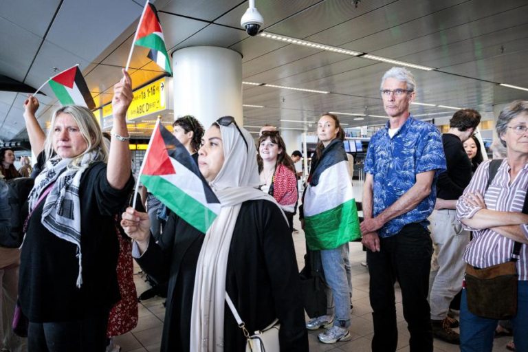 Egito deporta ativistas estrangeiros da “Marcha Global para Gaza”