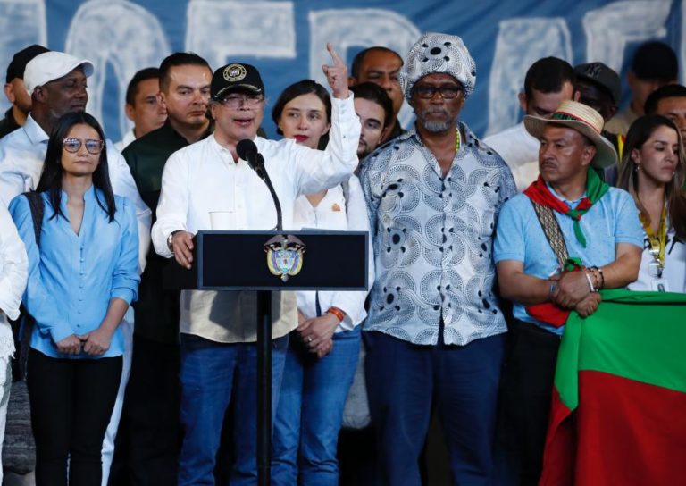 Colômbia quer suspender limites do défice e introduz reforma fiscal