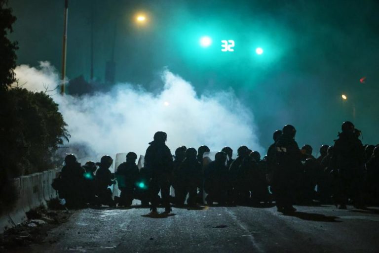 Sobe para cinco o número de mortos na sequência de confrontos na Bolívia