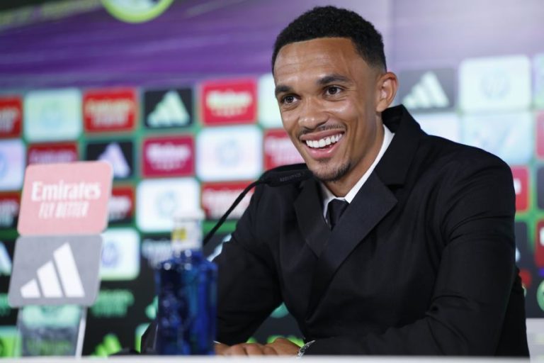 Alexander-Arnold diz que chegar ao Real Madrid é um “sonho tornado realidade”