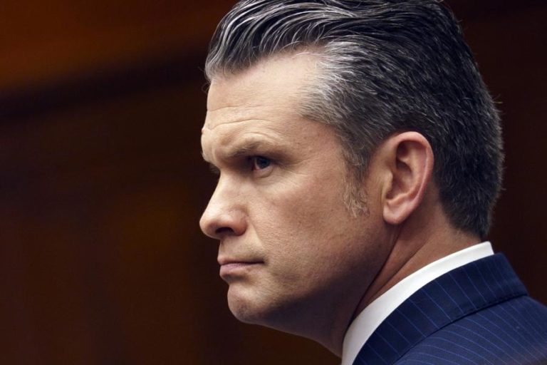 Hegseth avisa Irão para não atacar os interesses dos EUA
