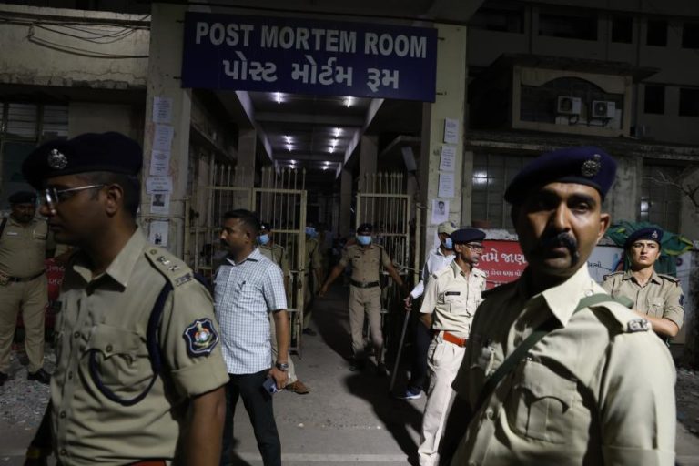 Índia/Acidente: Um sobrevivente e 268 mortos em queda de Boeing em zona residencial