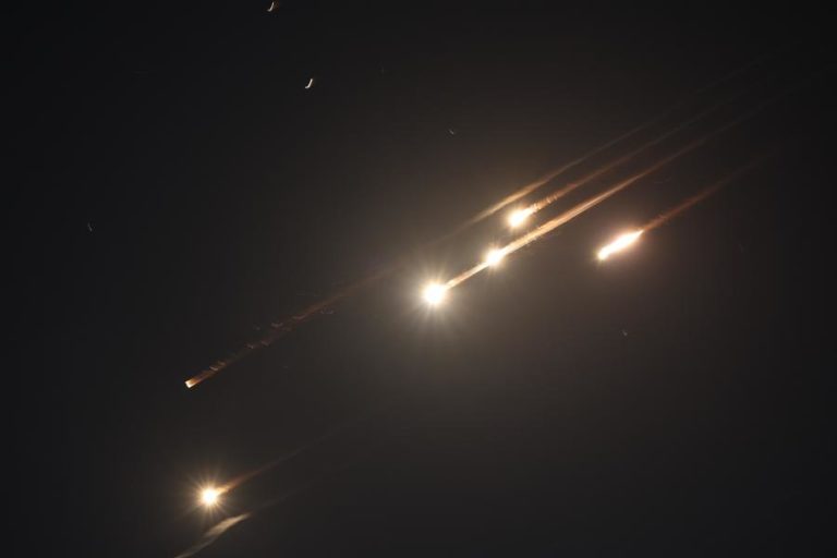 Irão lançou cerca de 200 mísseis contra Israel