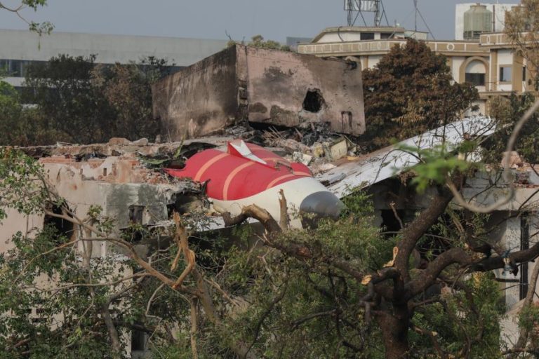 Novo balanço provisório de queda de avião na Índia aponta para 279 mortos