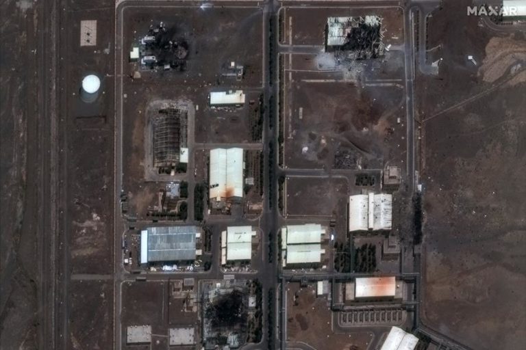Atingidas salas subterrâneas de central nuclear iraniana