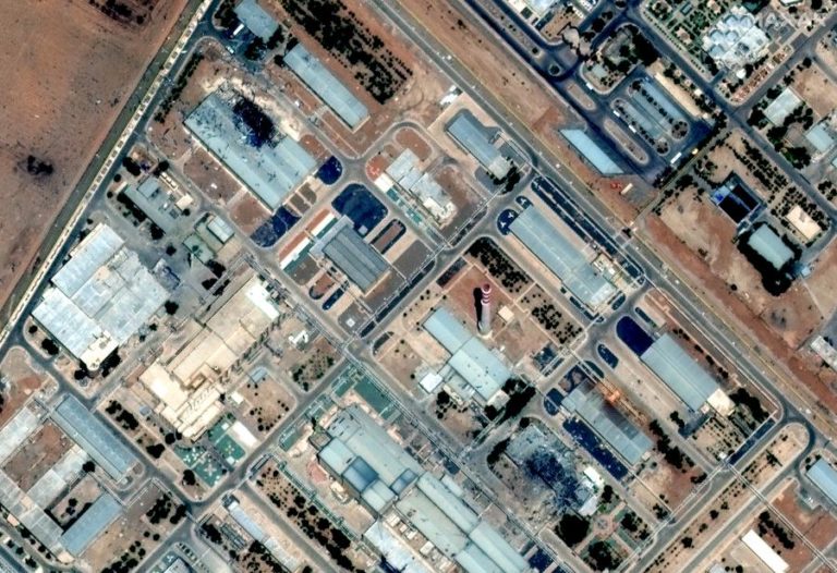 Agência de Energia Atómica nega danos em instalações nucleares no Irão