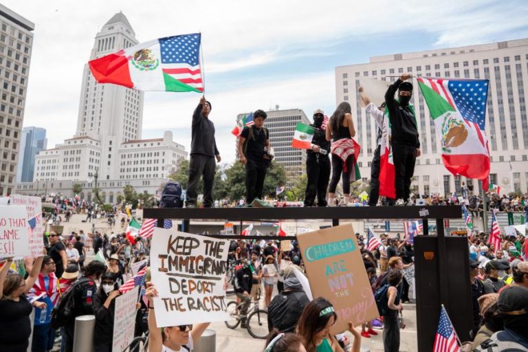 “Este não é o modo norte-americano”: milhares marcham em Los Angeles contra Donald Trump
