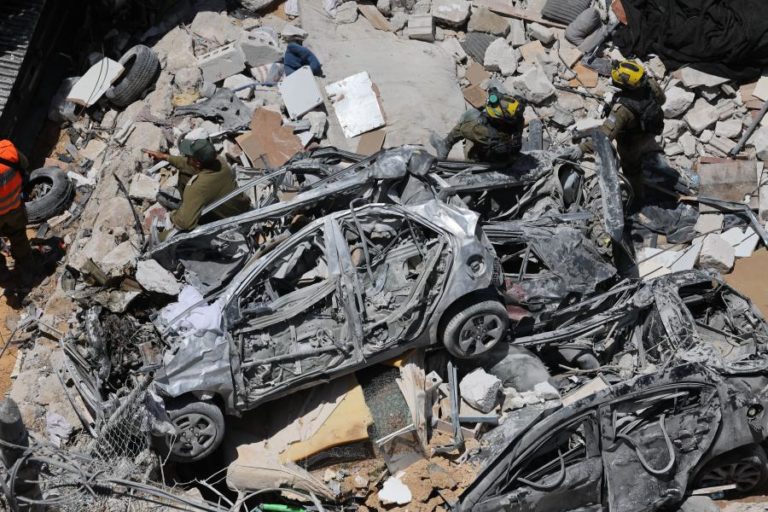Irão lança sétima vaga de ataques enquanto Israel ataca capital iraniana