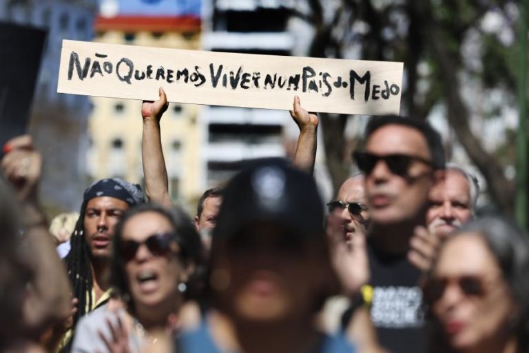Centenas juntam-se em Lisboa para condenar racismo e violência