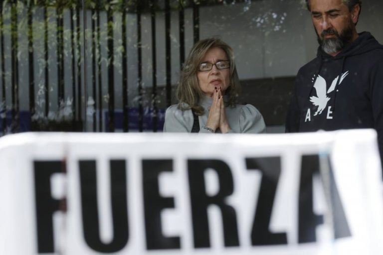 Oposição colombiana abandona debate no Senado por agravamento da saúde de Uribe Turbay