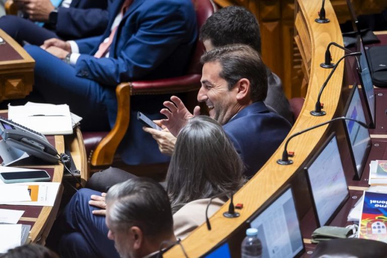 Hugo Soares propõe quatro novos ‘vices’ da bancada do PSD incluindo Cristina Vaz Tomé e Paulo Marcelo