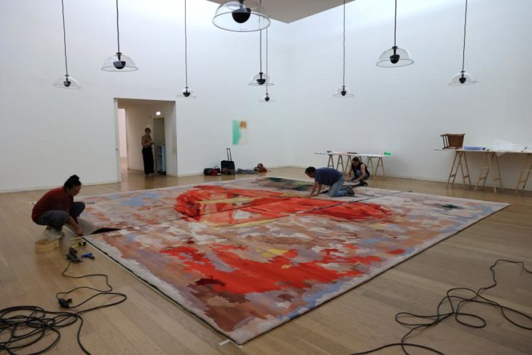 Exposição reúne 28 obras de oito artistas contemporâneos até novembro em Serralves