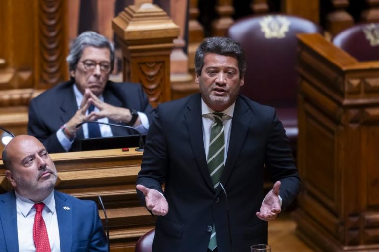 Ventura diz que país se transforma pelos votos e não com violência