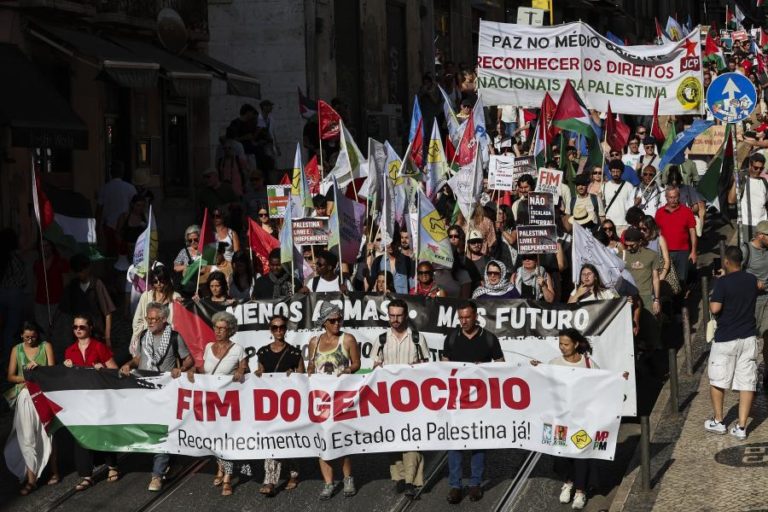 Centenas de pessoas manifestam-se em Lisboa pelo reconhecimento do Estado da Palestina