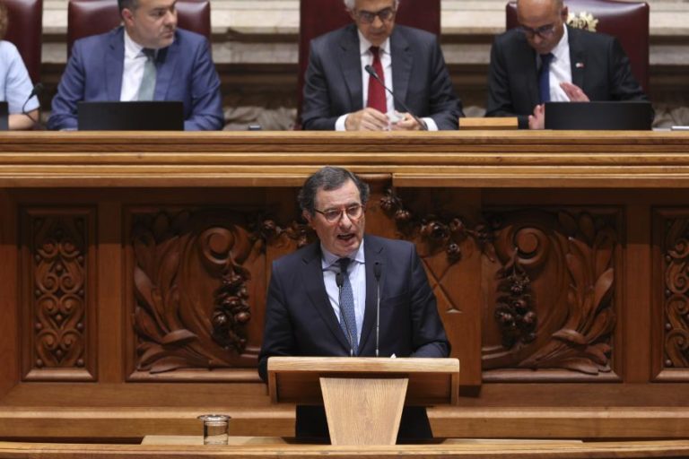 Castro Almeida assume compromisso de crescer “acima da média europeia” apesar das dificuldades