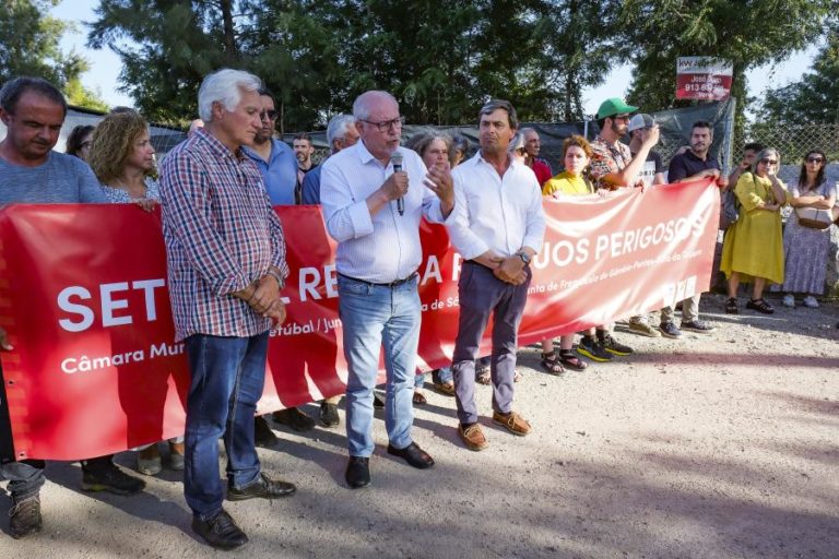 Autarquia e organismos estatais vão pedir ao MP encerramento de empresa por poluição em Setúbal