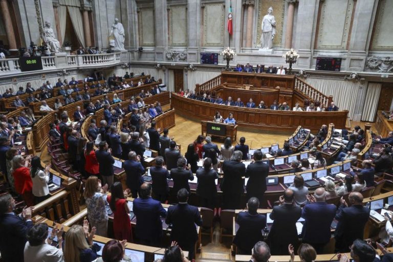 Parlamento chumba moção de rejeição do PCP ao programa do Governo