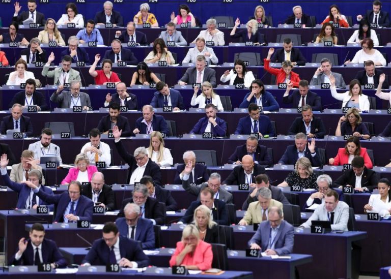 Parlamento Europeu alerta para degradação do Estado de direito em toda a UE