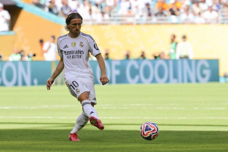 Diretor do AC Milan confirma chegada do internacional croata Luka Modric