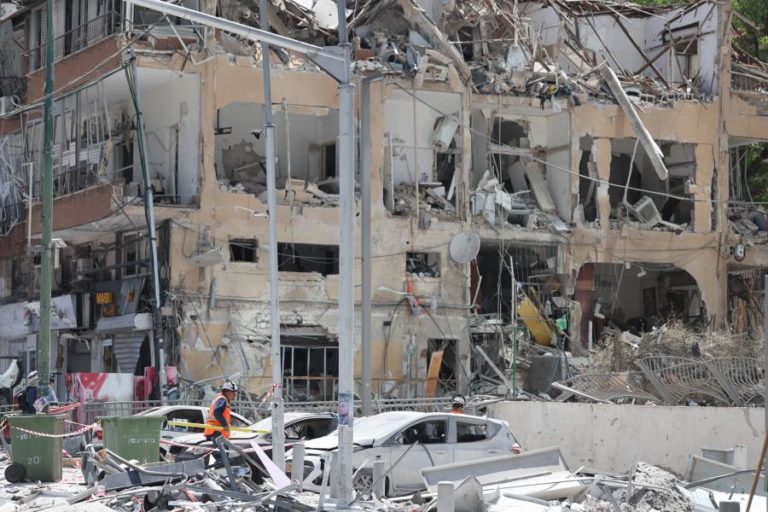 PM israelita promete vingança pelo ataque ao Hospital Soroka no sul de Israel