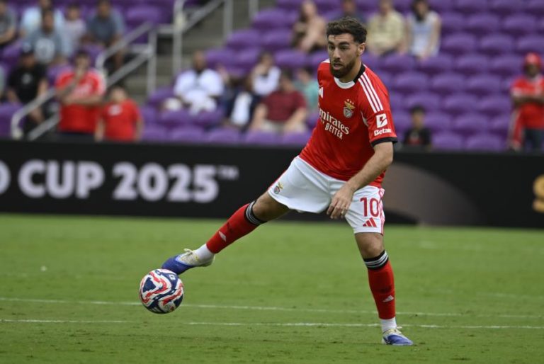 Kökçü diz que perdeu o controlo e afasta problemas com Lage