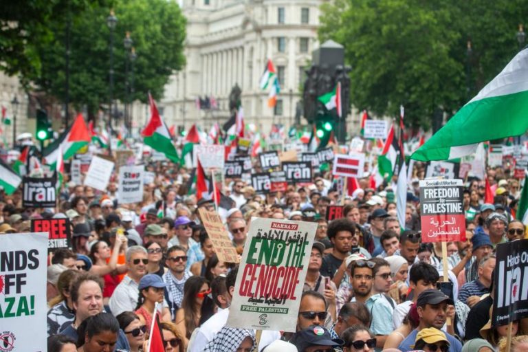 Milhares de pessoas manifestaram-se em Londres para apoiar Gaza